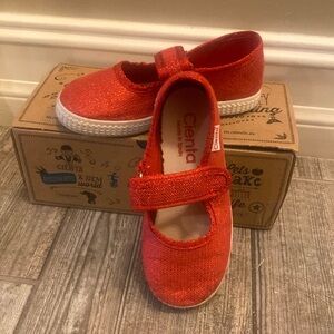 Children’s Cienta red sparkle Mary Jane shoes 27/10 toddler.